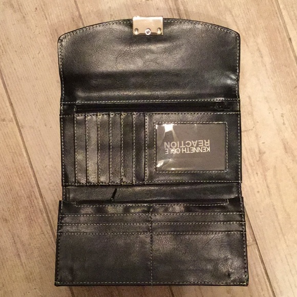Kenneth Cole Reaction Wallet - Picture 4 of 7